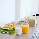 On The Rocks Bed & Breakfast Qeparo