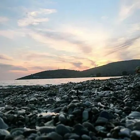 On The Rocks Bed & Breakfast 3*