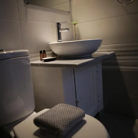 On The Rocks 3* Qeparo