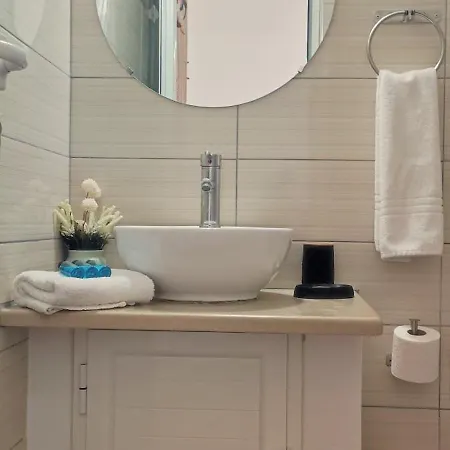 Bed & Breakfast On The Rocks