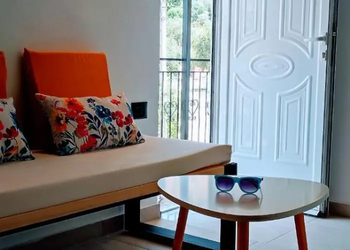 On The Rocks 住宿加早餐酒店 科帕罗