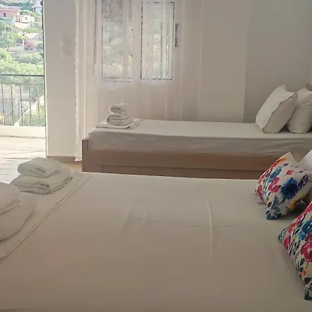 Bed & Breakfast On The Rocks
