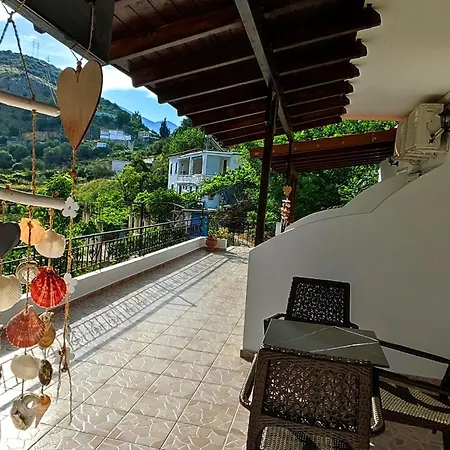 Bed & Breakfast On The Rocks