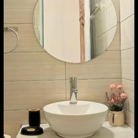 On The Rocks Oda ve Kahvaltı 3*