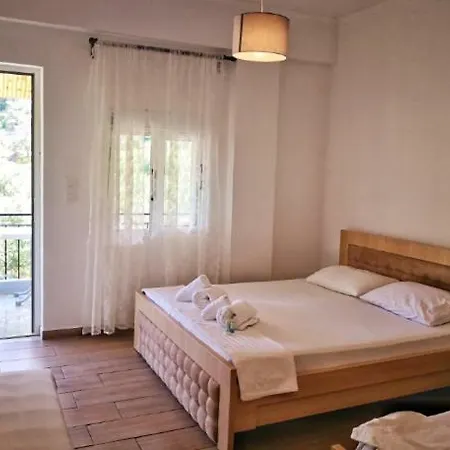 On The Rocks Bed & Breakfast Qeparo