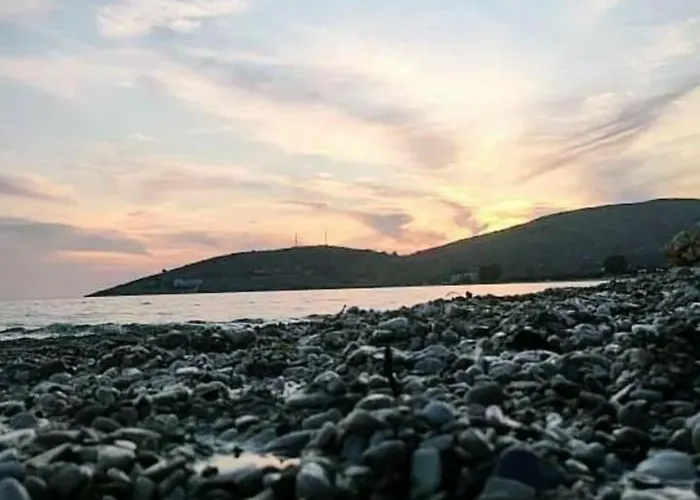 On The Rocks Bed & Breakfast 3*