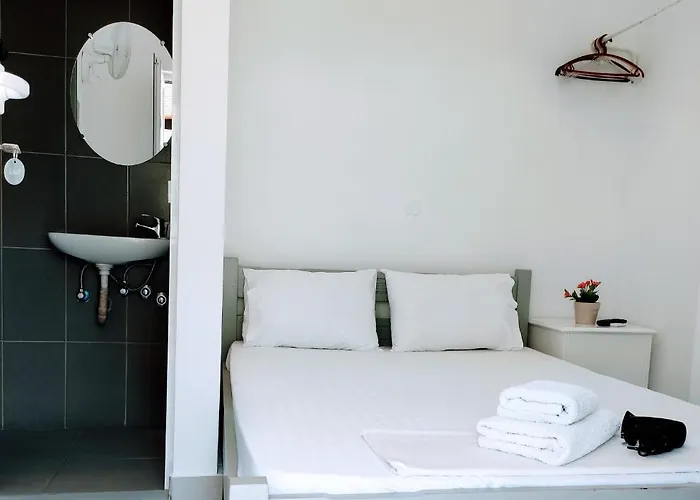 Bed & Breakfast On The Rocks Qeparo