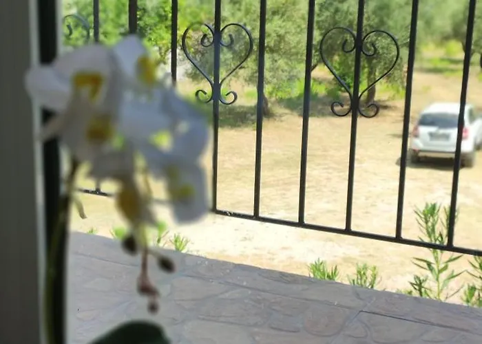 On The Rocks Bed & Breakfast 3*